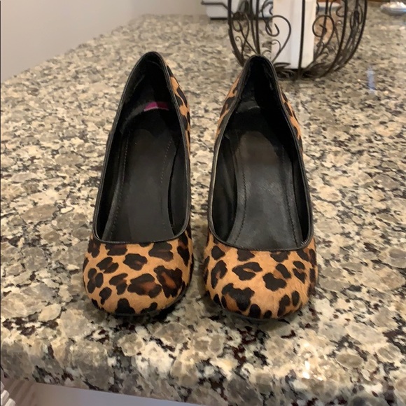 BCBG Leopard print wedges - Picture 2 of 4